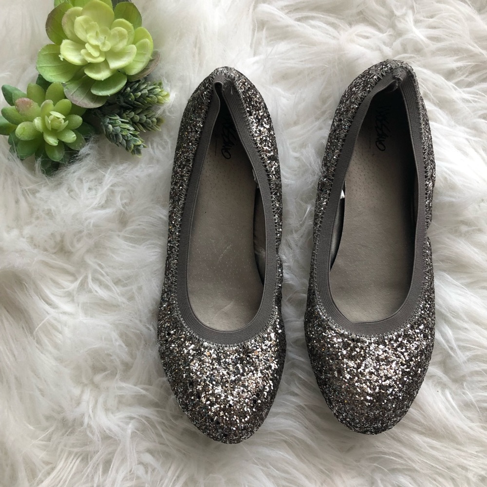 Size 9 sparkly women’s flats